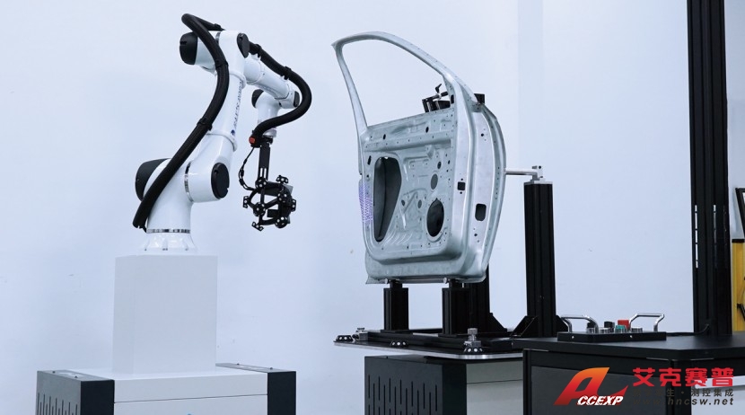 深度集成機器人、變位機和跟蹤站單元