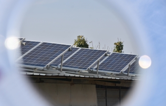 如何使用微逆變器、功率優(yōu)化器提高光伏系統(tǒng)發(fā)電效率？