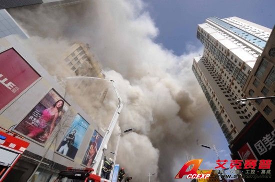 青海西寧西關商業街街紡織品百貨大樓火災現場照片